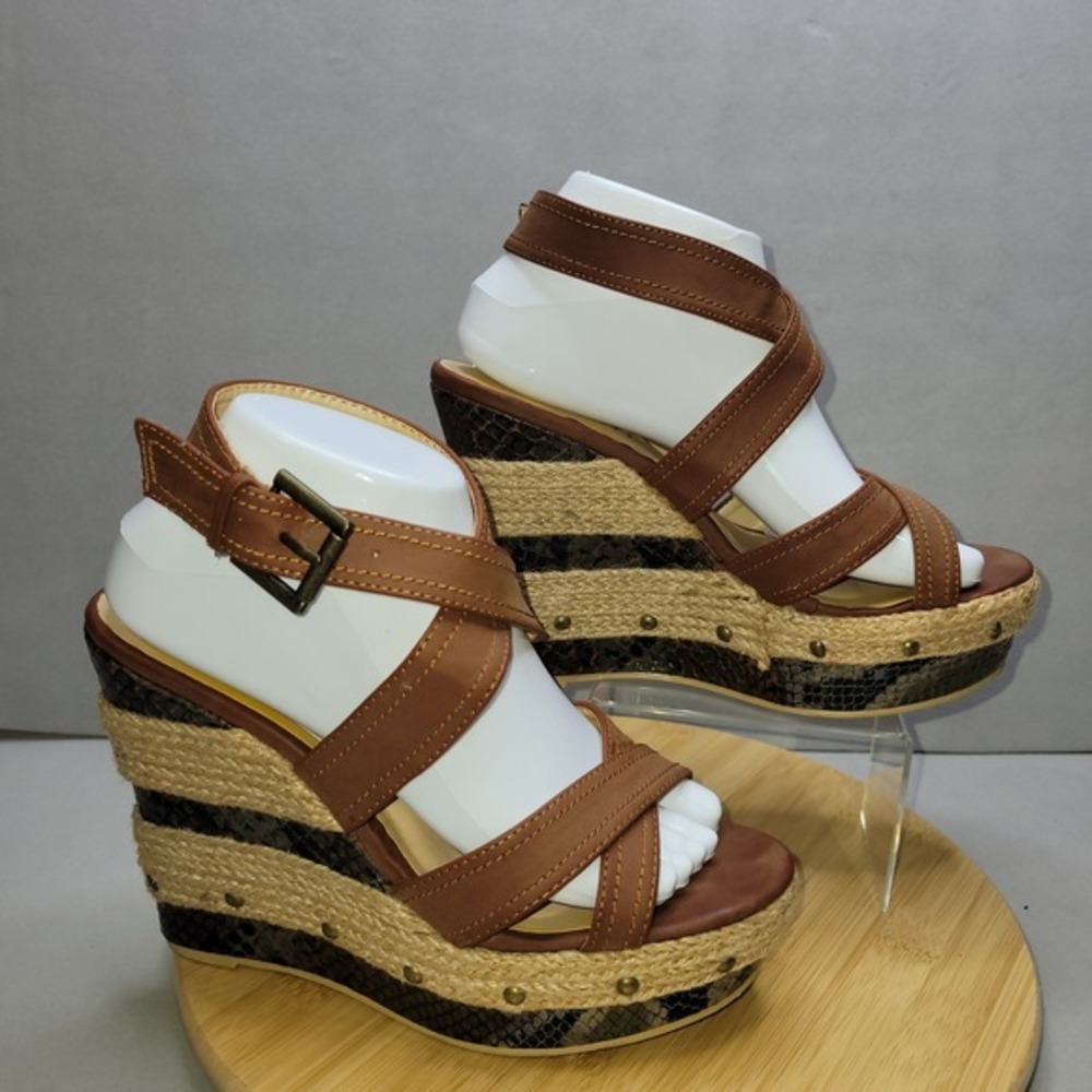 House of Dereon Jovelyn Cognac Wedge Sandals Snake Print Studded Size‎ 9 Read